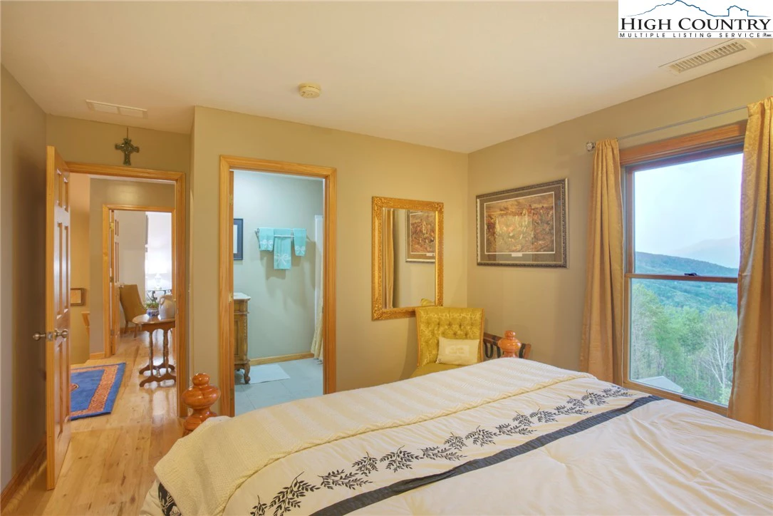 Image number 14 for the current listing