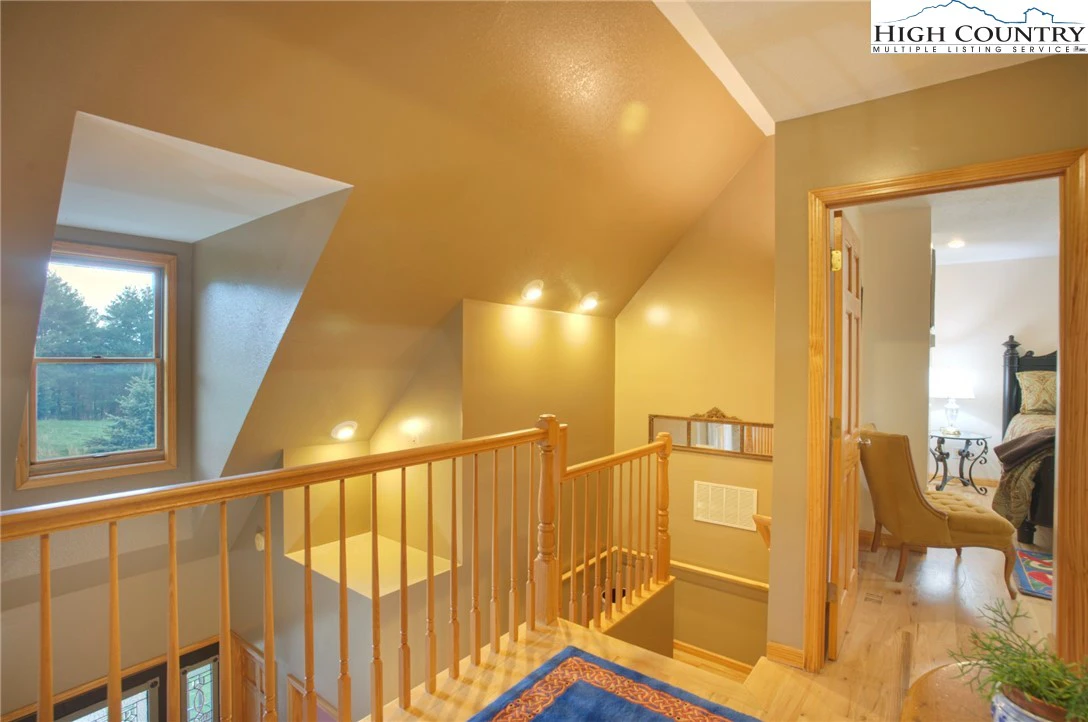 Image number 3 for the current listing