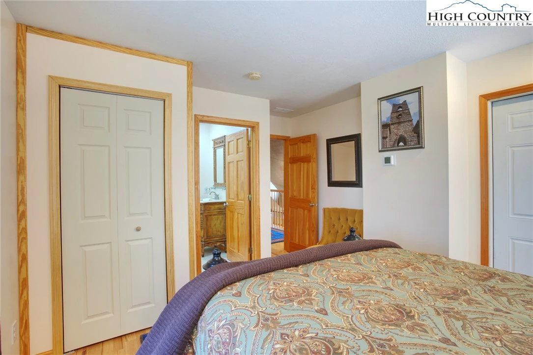 Image number 5 for the current listing