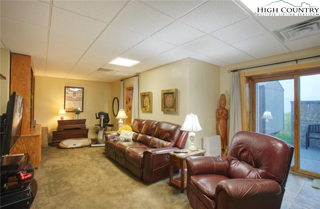 Image number 7 for the current listing
