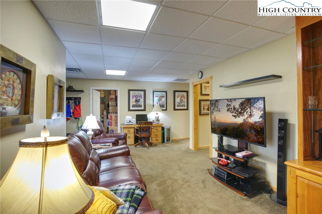 Image number 8 for the current listing