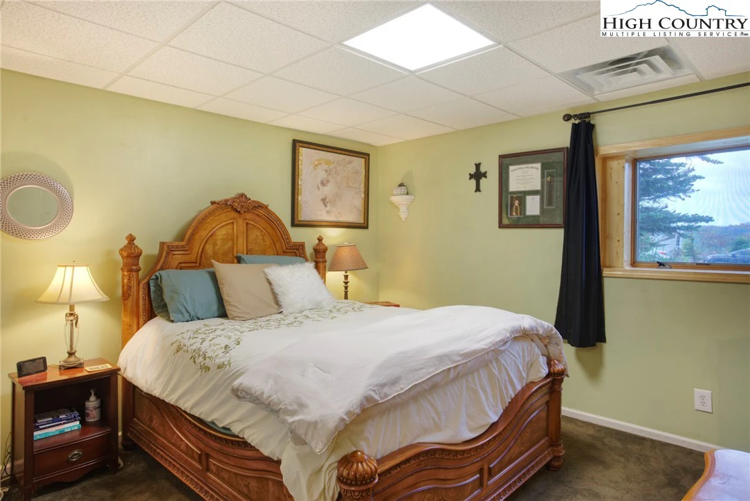 Image number 11 for the current listing