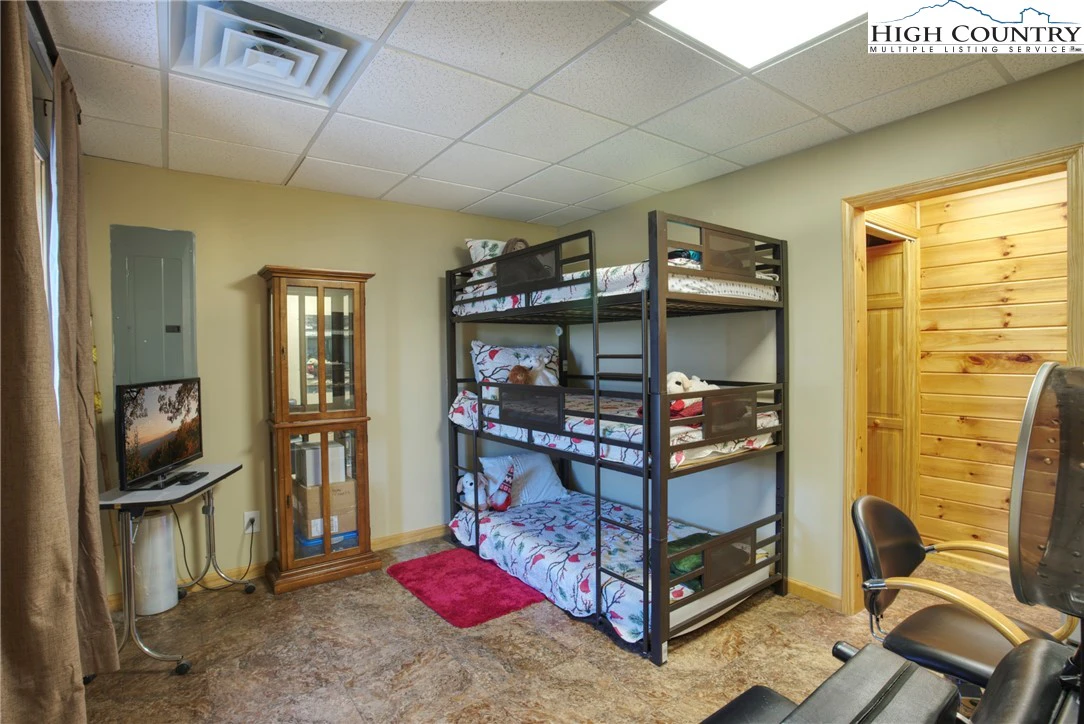 Image number 12 for the current listing