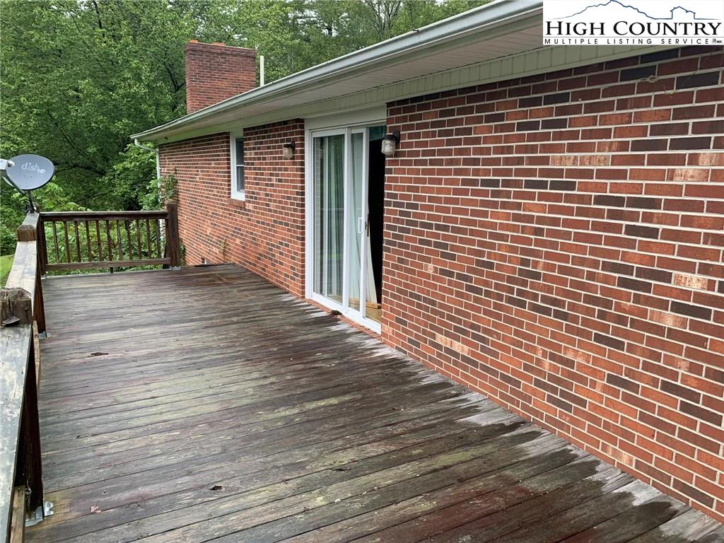 Image number 19 for the current listing