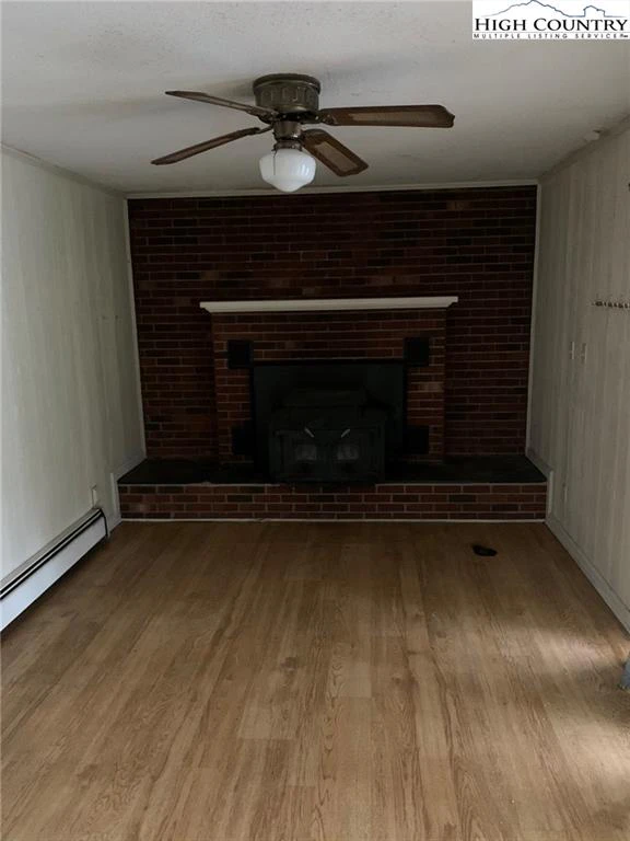Image number 17 for the current listing