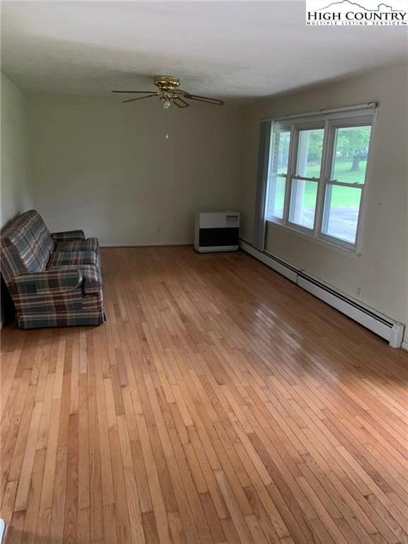 Image number 13 for the current listing