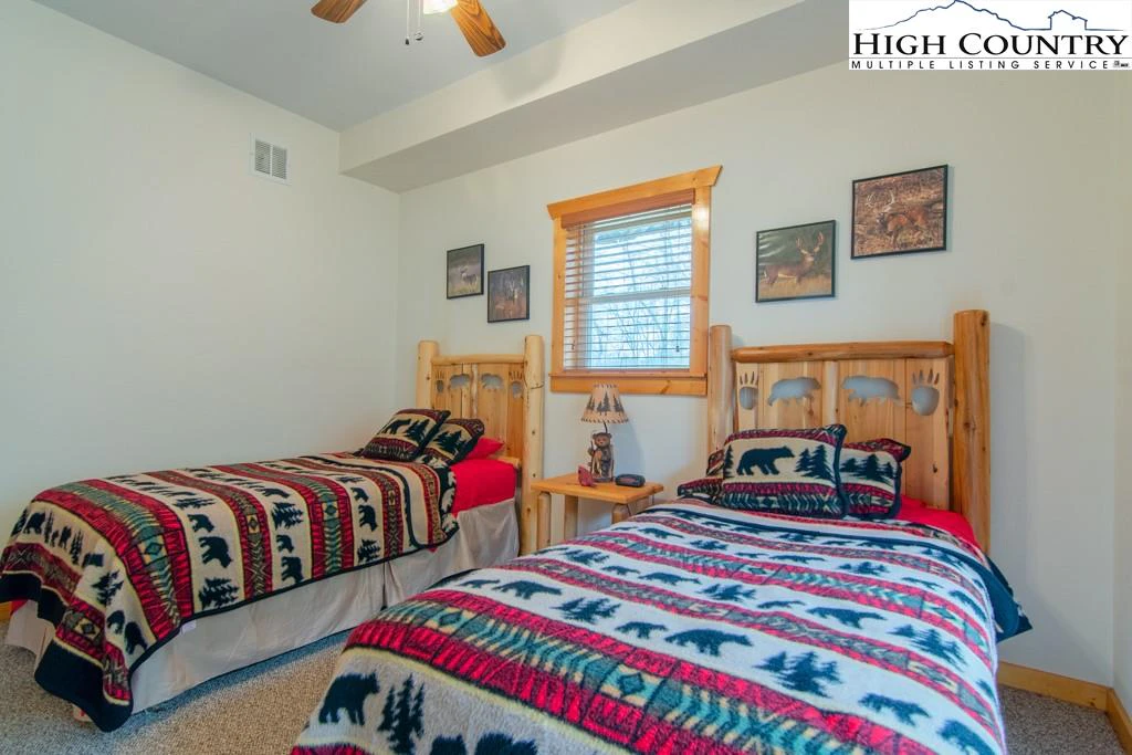 Image number 9 for the current listing