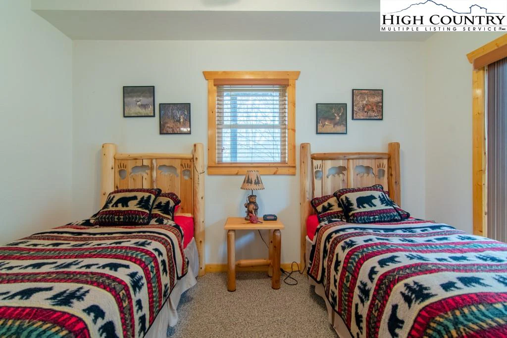 Image number 10 for the current listing