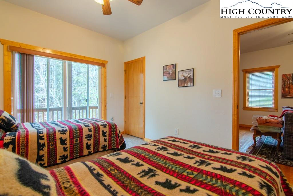 Image number 11 for the current listing