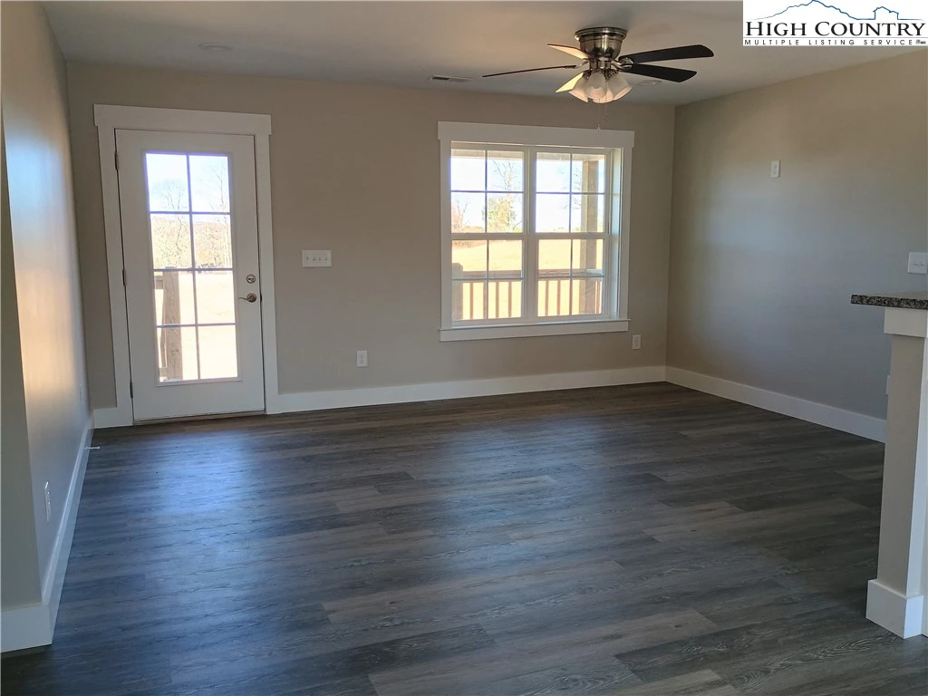 Image number 3 for the current listing