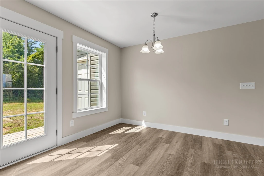 Image number 19 for the current listing