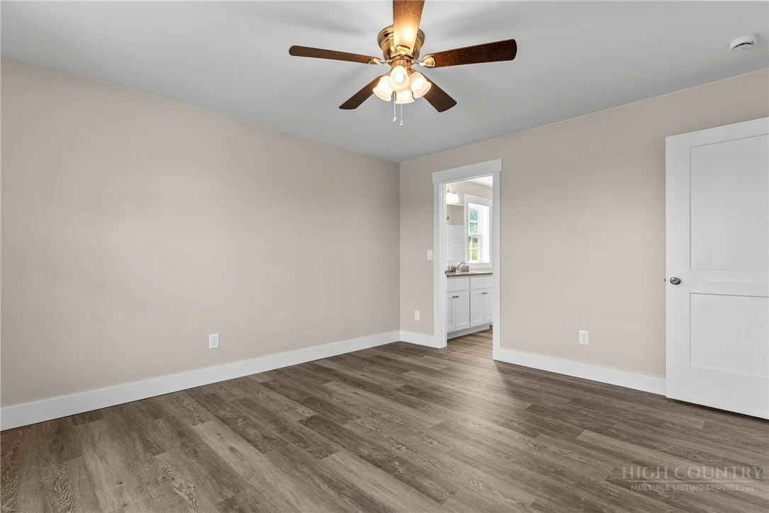 Image number 21 for the current listing