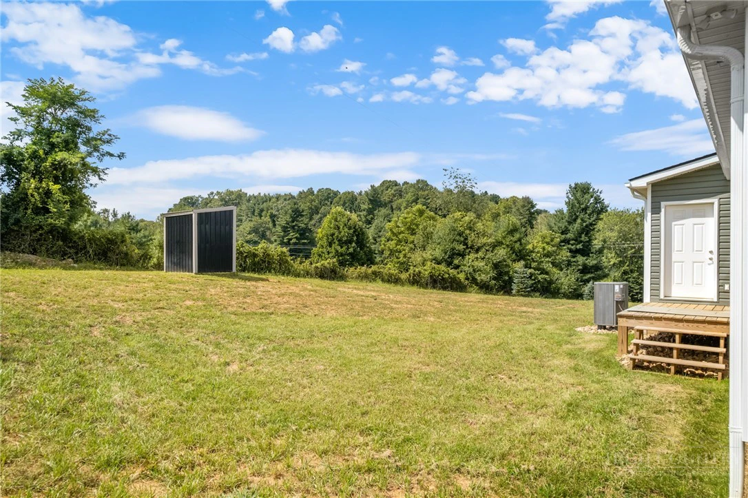 Image number 4 for the current listing