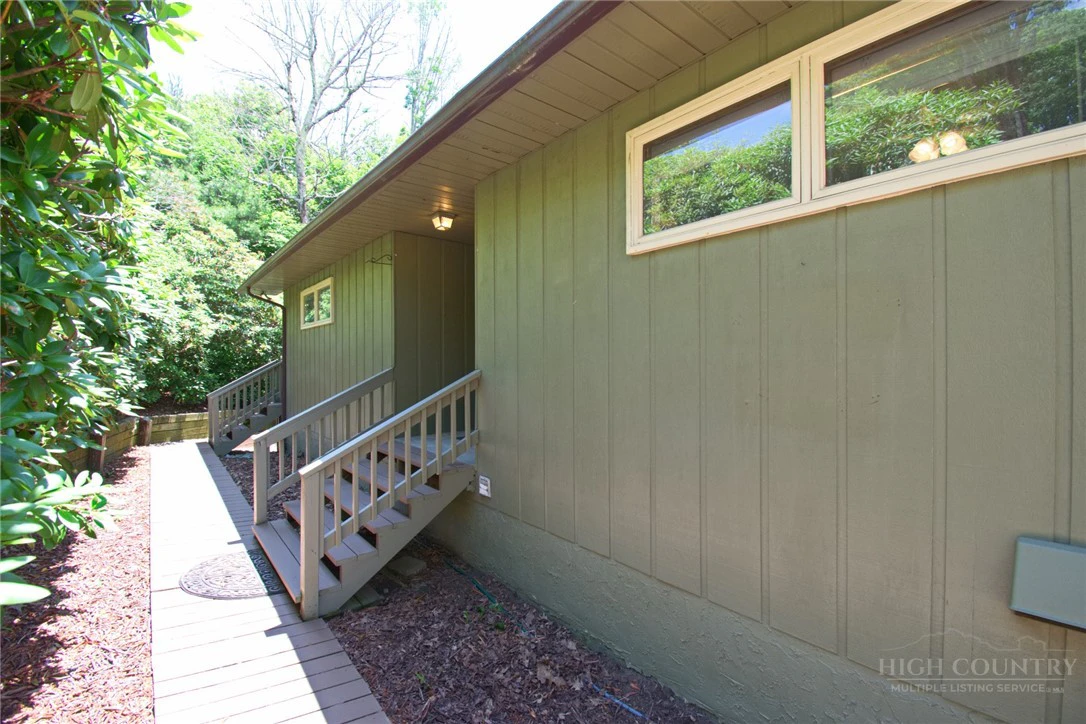 Image number 3 for the current listing