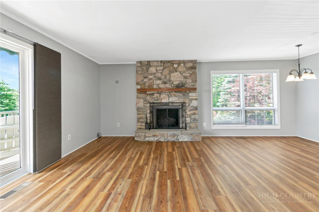 Image number 6 for the current listing