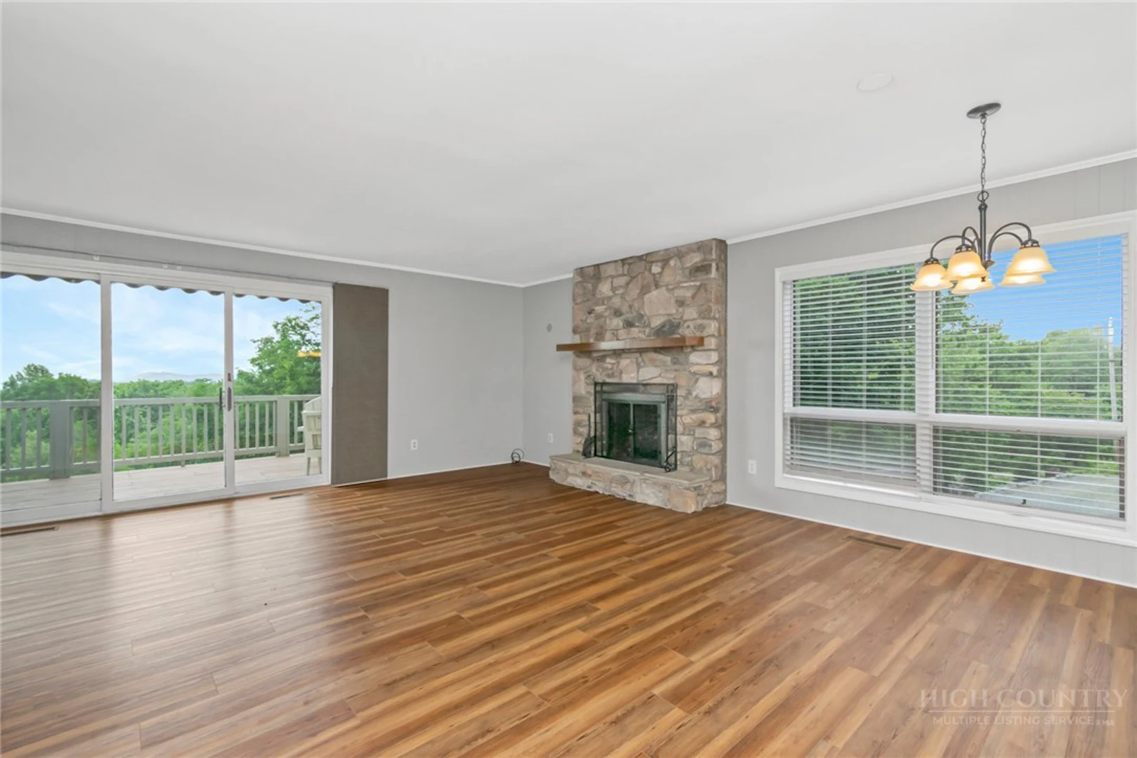 Image number 10 for the current listing