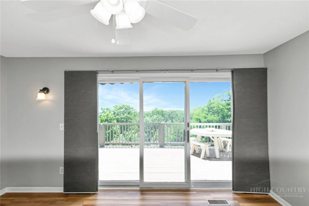 Image number 13 for the current listing