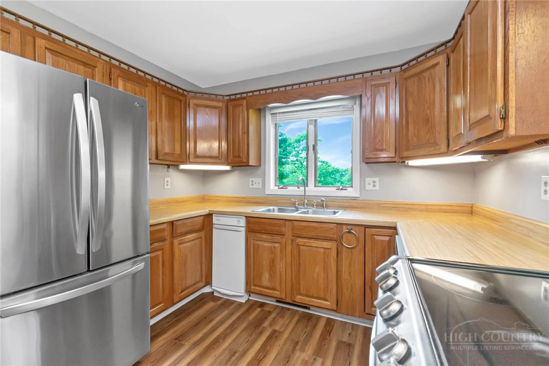 Image number 18 for the current listing