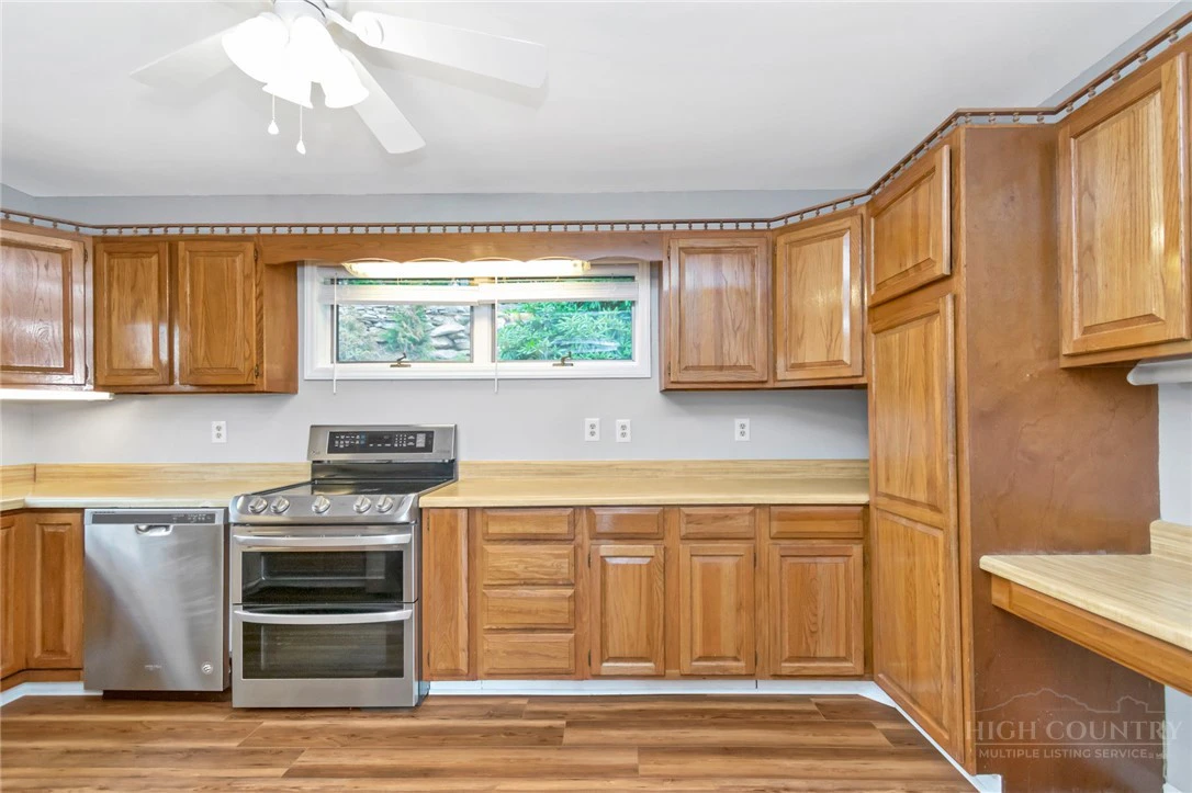 Image number 19 for the current listing