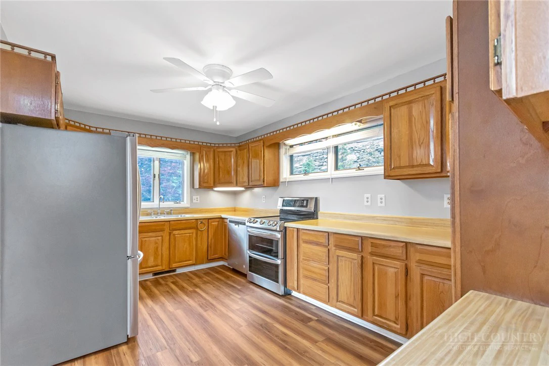 Image number 20 for the current listing