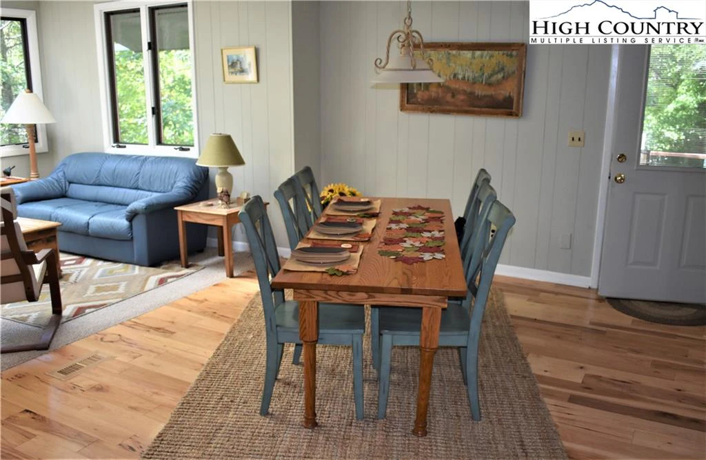Image number 21 for the current listing