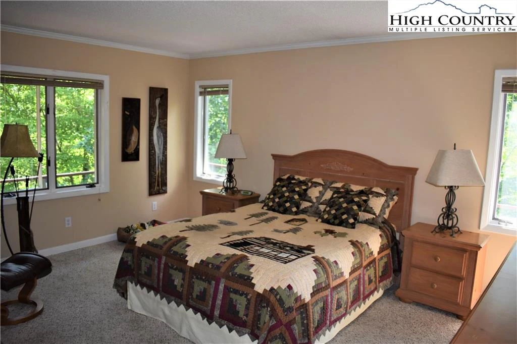 Image number 10 for the current listing