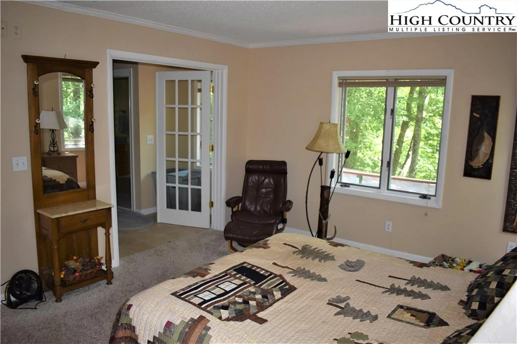 Image number 18 for the current listing