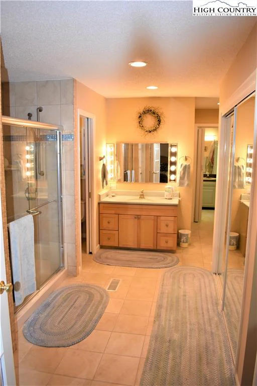 Image number 3 for the current listing