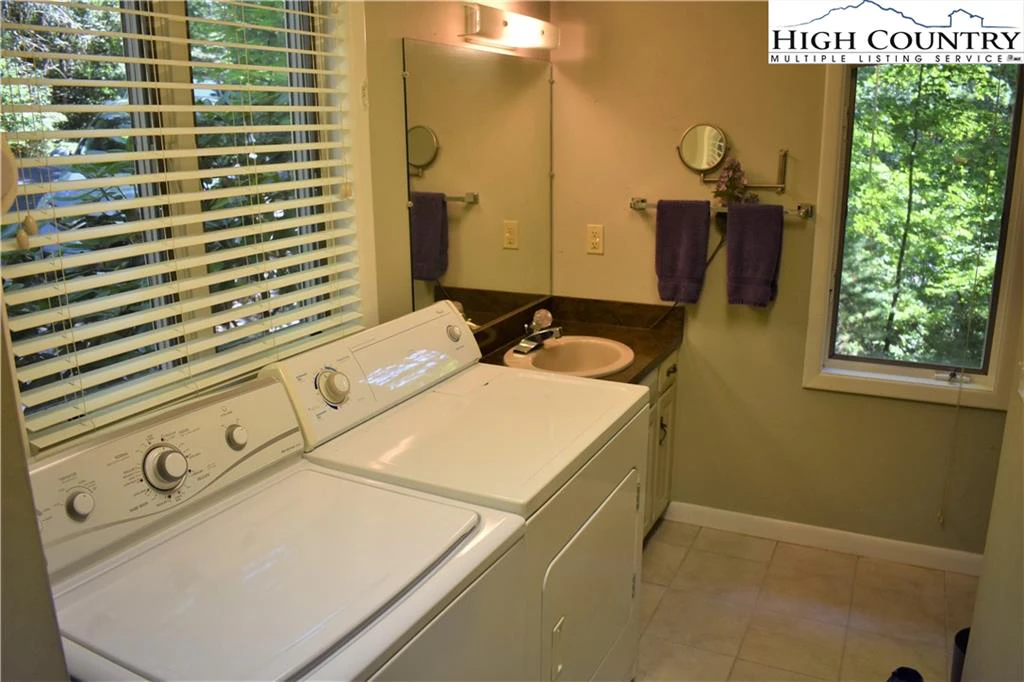 Image number 5 for the current listing