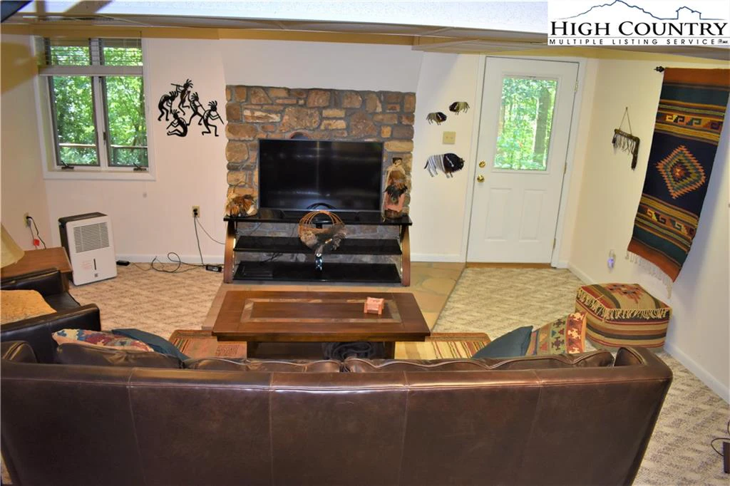 Image number 8 for the current listing