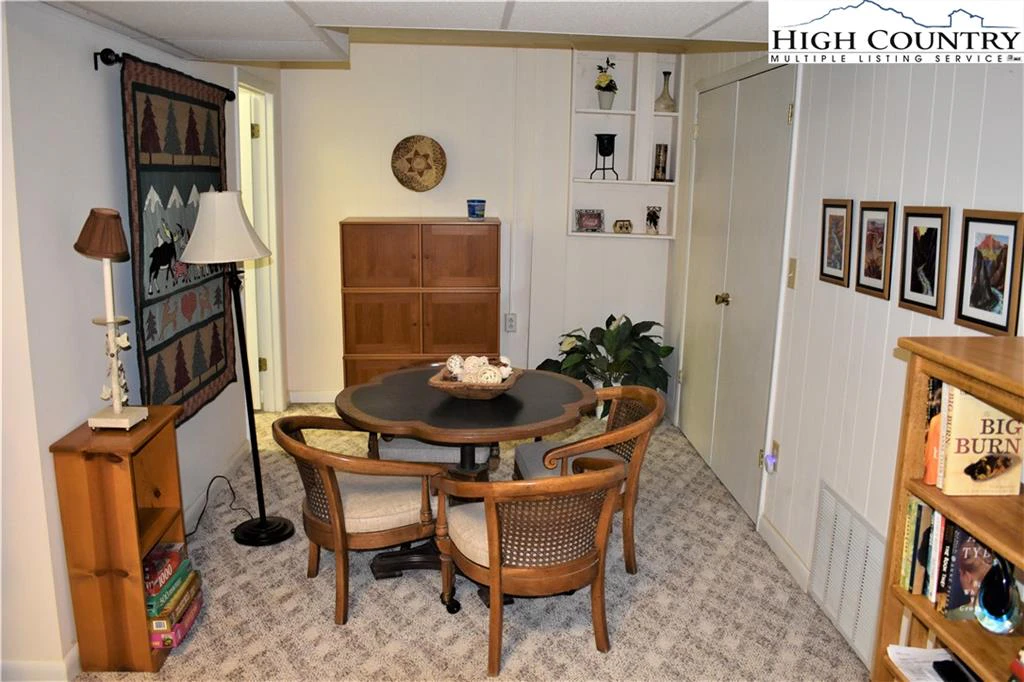 Image number 9 for the current listing