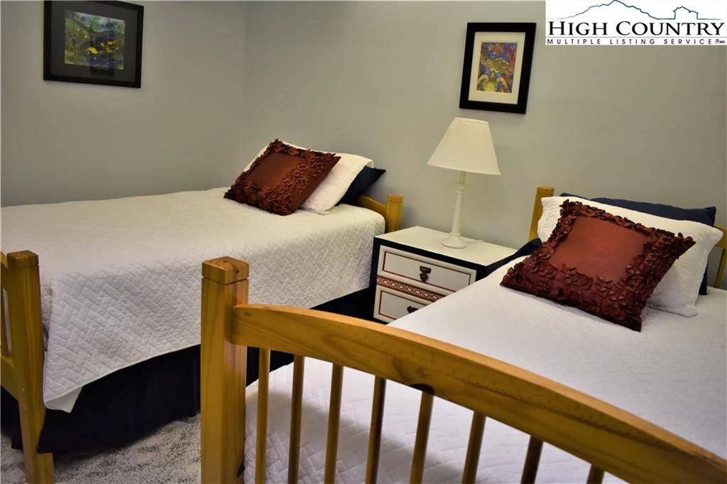 Image number 2 for the current listing