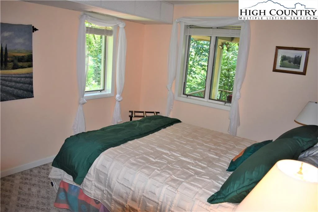 Image number 11 for the current listing