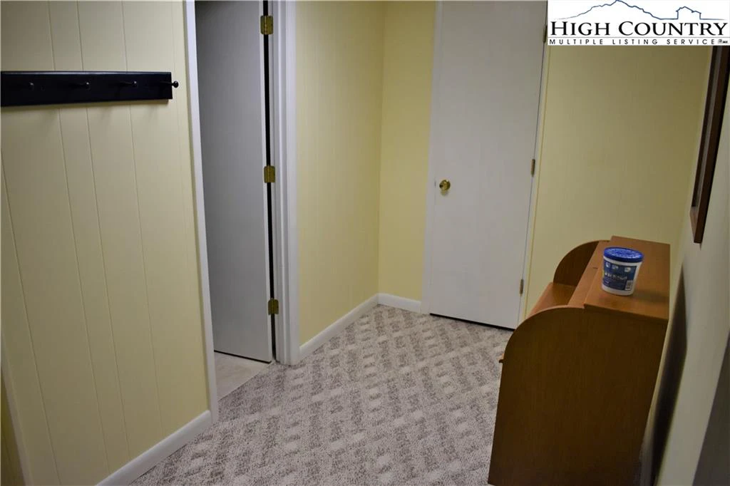 Image number 12 for the current listing