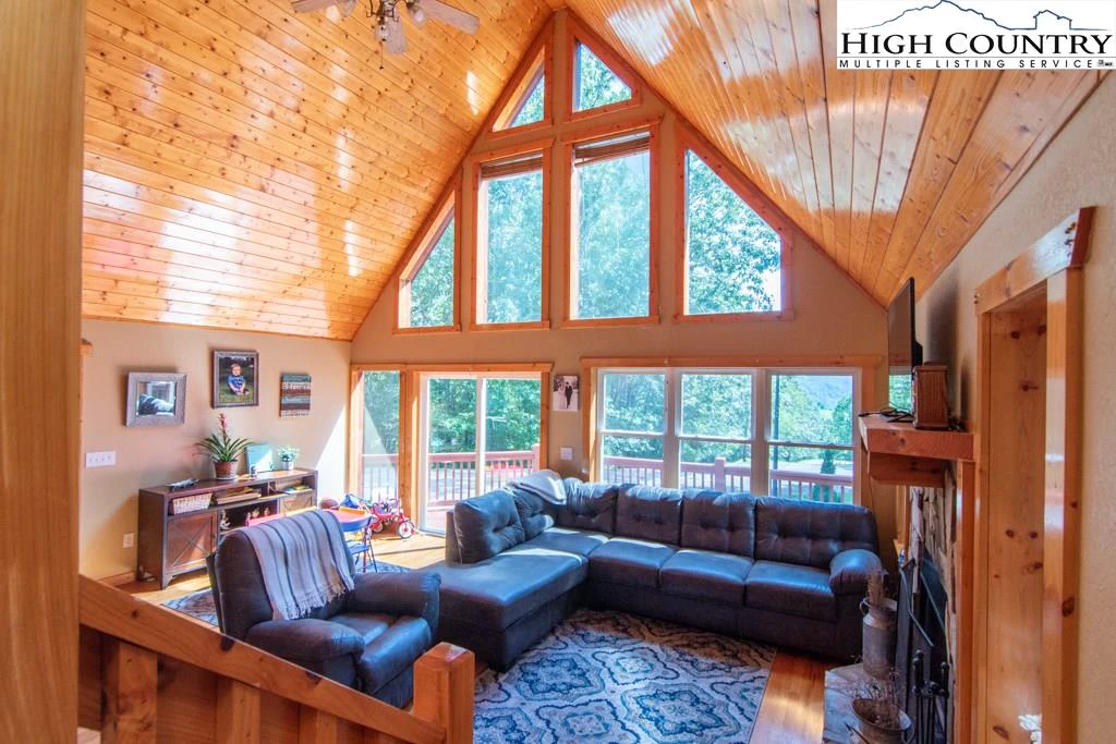 Image number 2 for the current listing