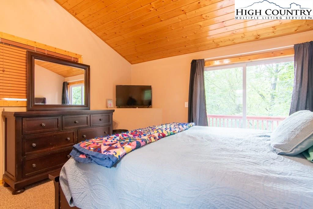 Image number 14 for the current listing
