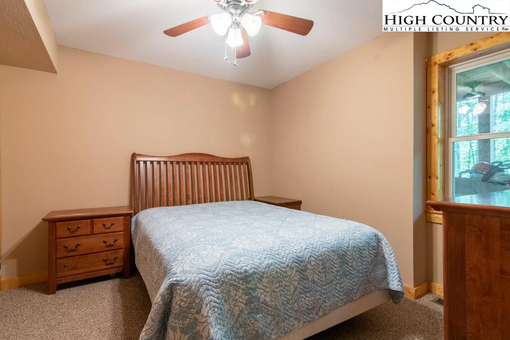 Image number 11 for the current listing
