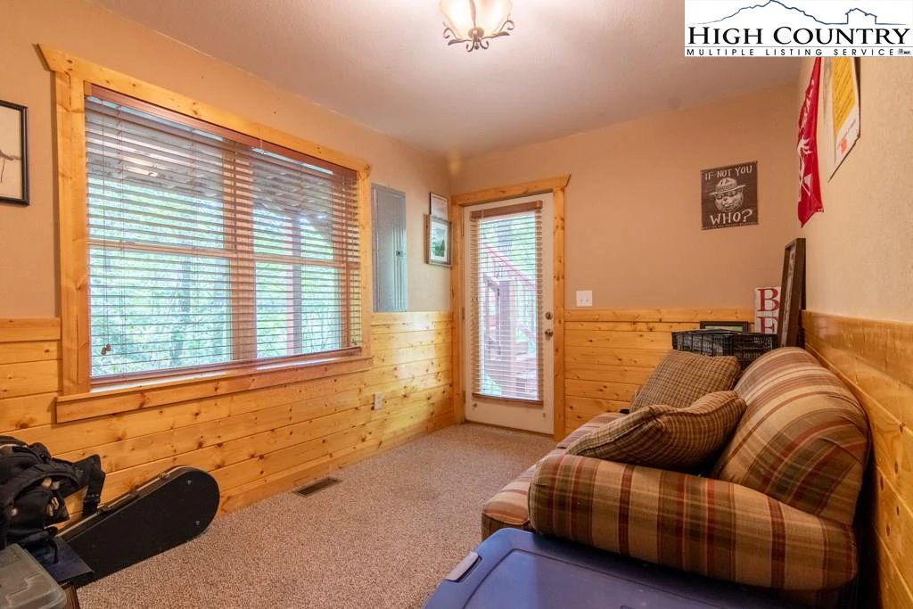 Image number 7 for the current listing