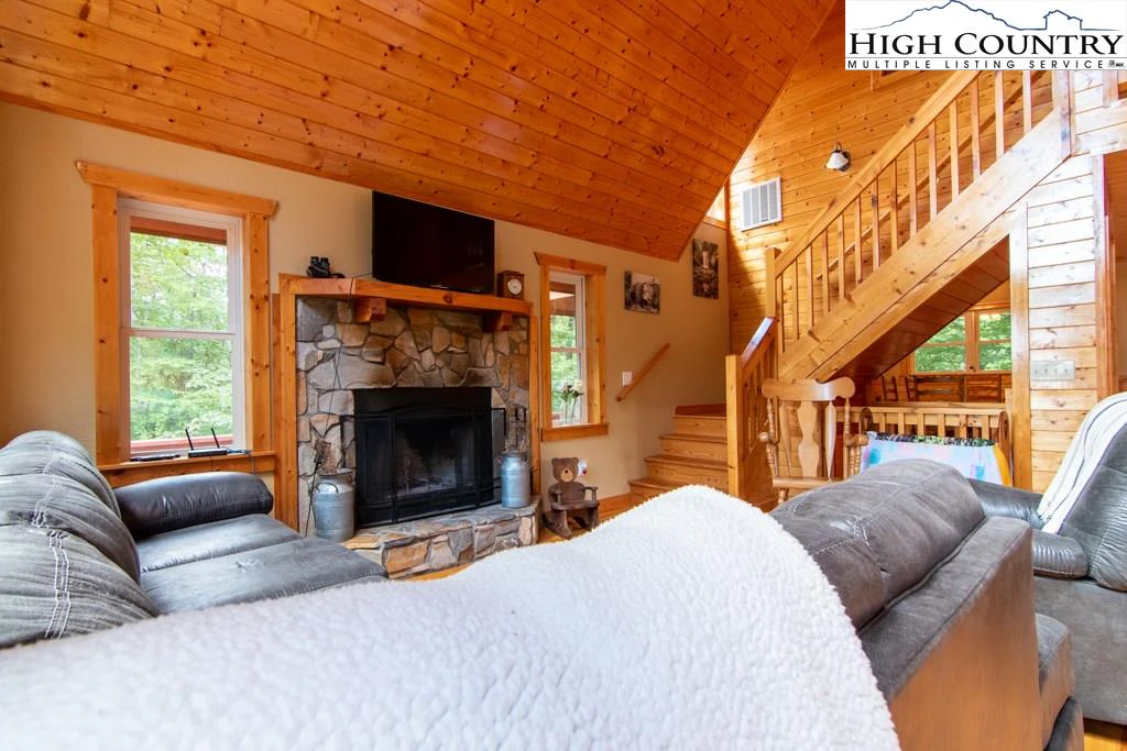 Image number 21 for the current listing
