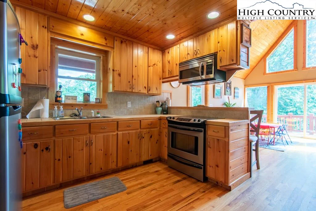 Image number 18 for the current listing