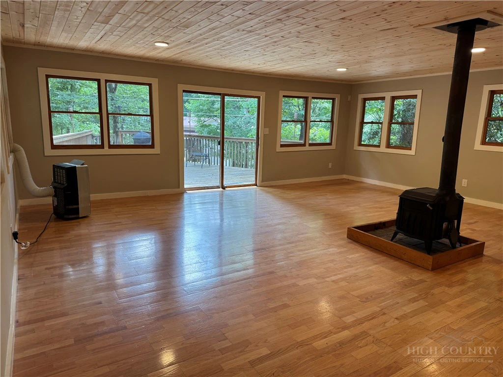 Image number 2 for the current listing
