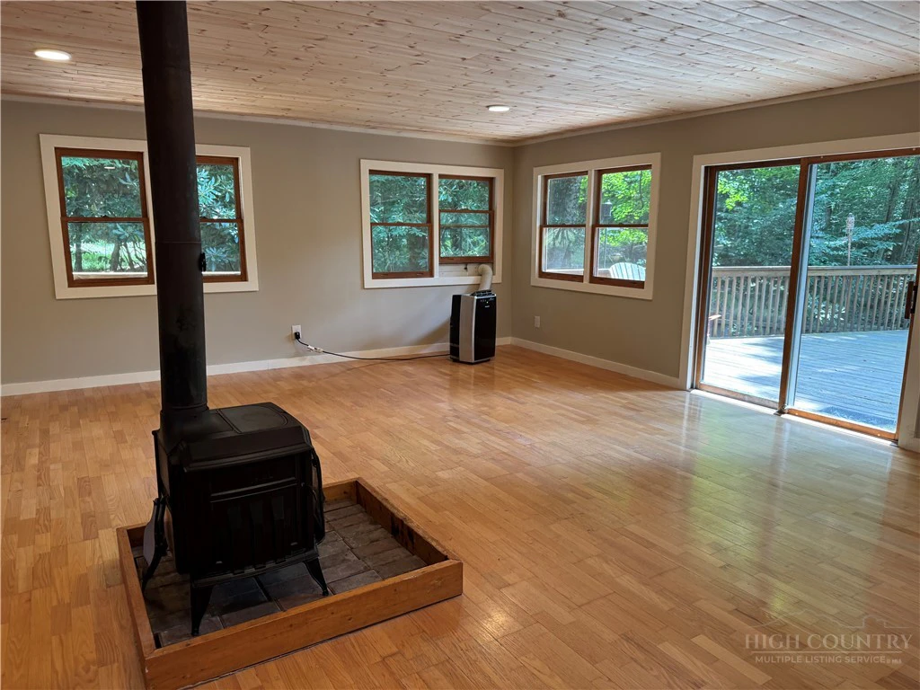 Image number 4 for the current listing