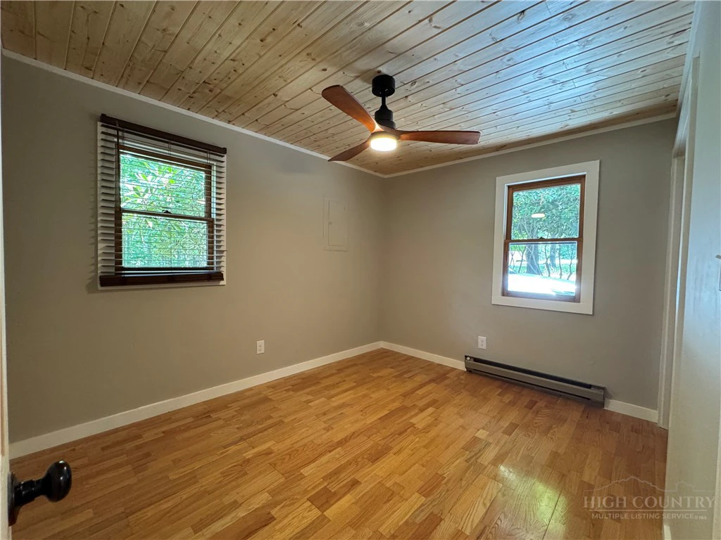 Image number 12 for the current listing