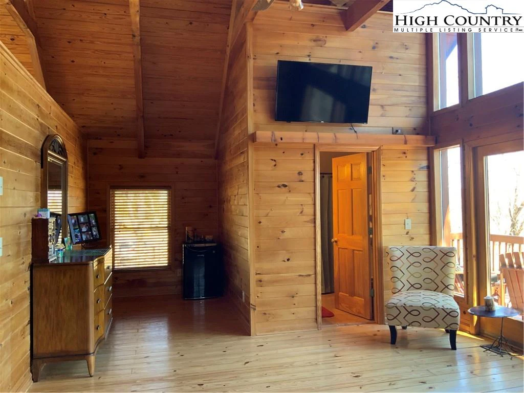 Image number 6 for the current listing