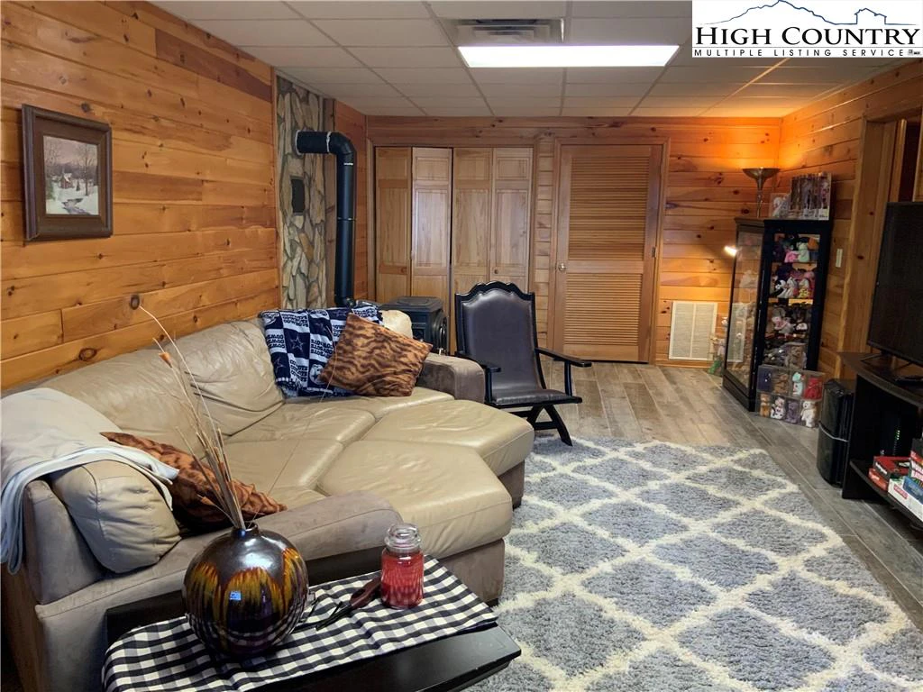 Image number 11 for the current listing
