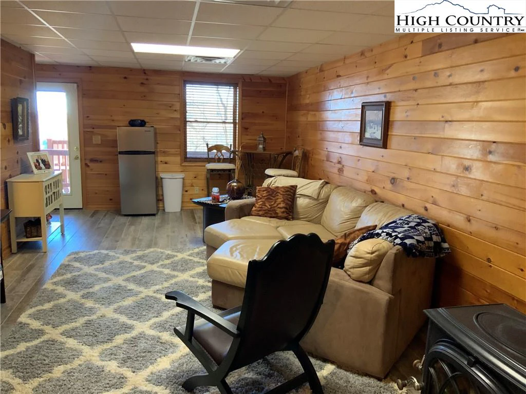 Image number 2 for the current listing