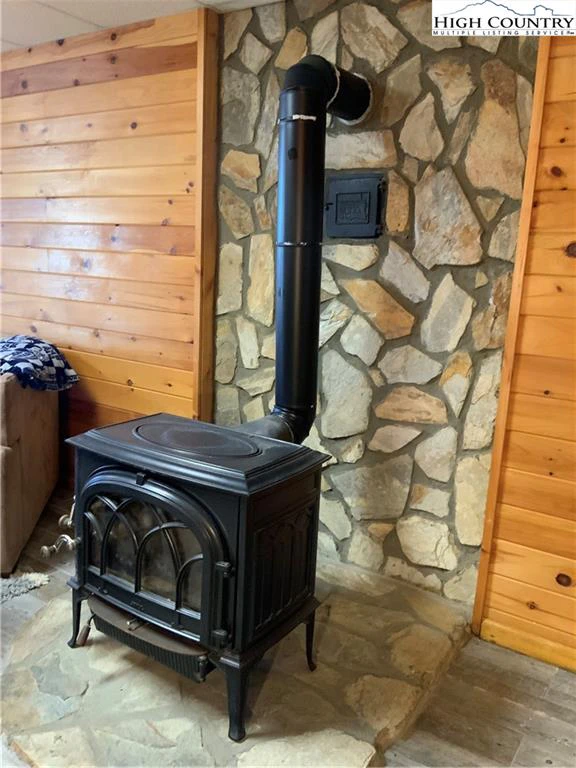 Image number 13 for the current listing
