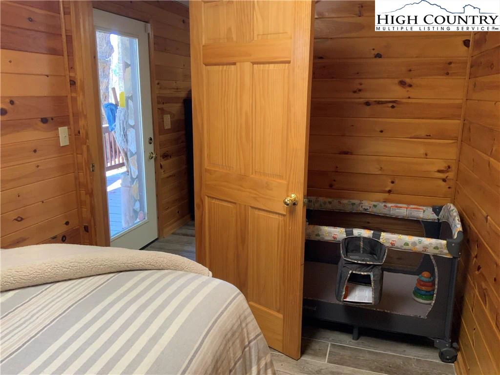 Image number 16 for the current listing
