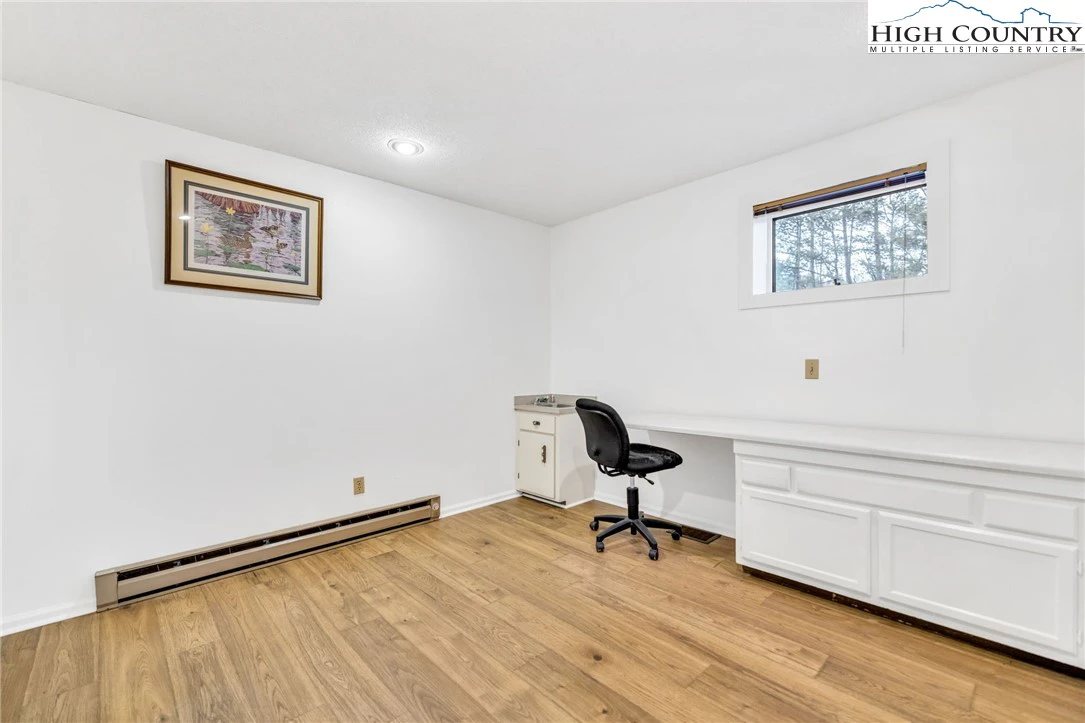 Image number 2 for the current listing