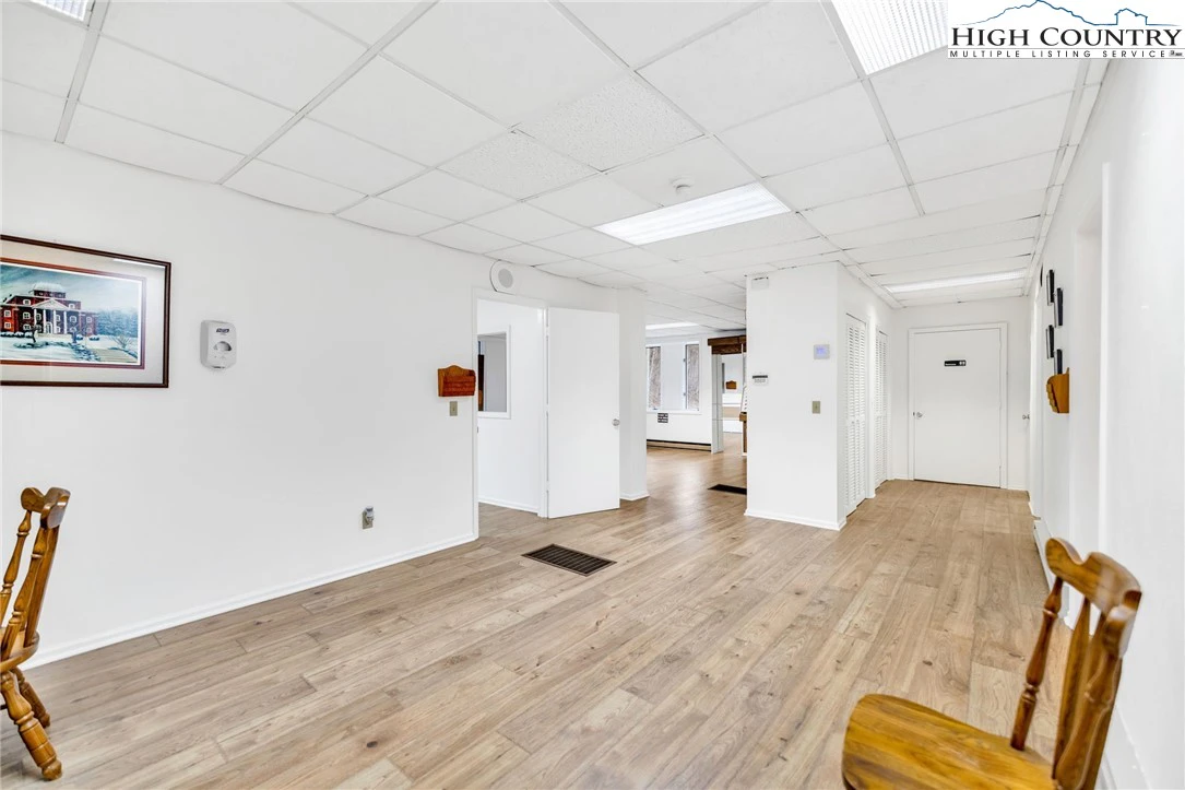 Image number 7 for the current listing